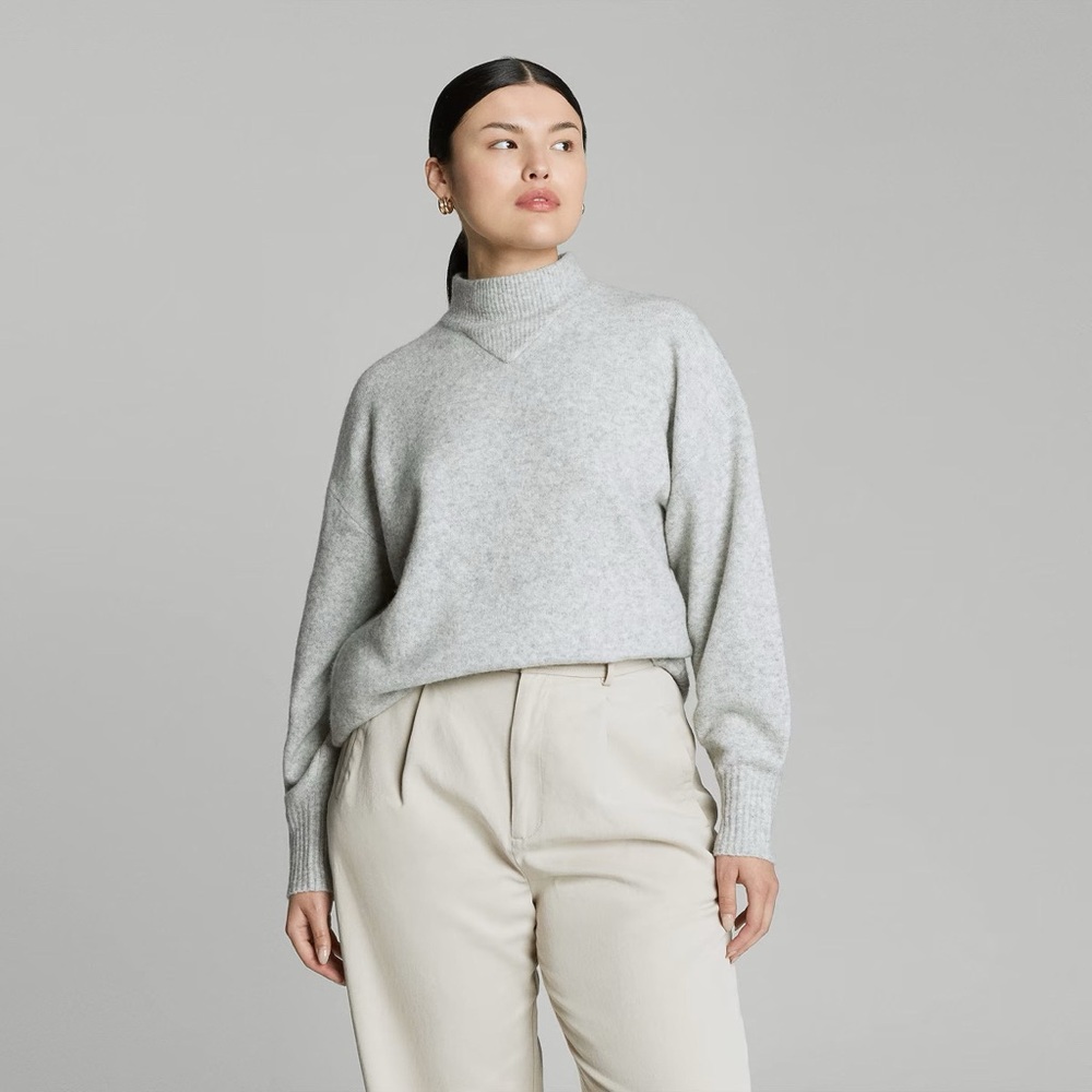 Everlane The Cozy Stretch Pullover mockneck/turtleneck sweater in light grey